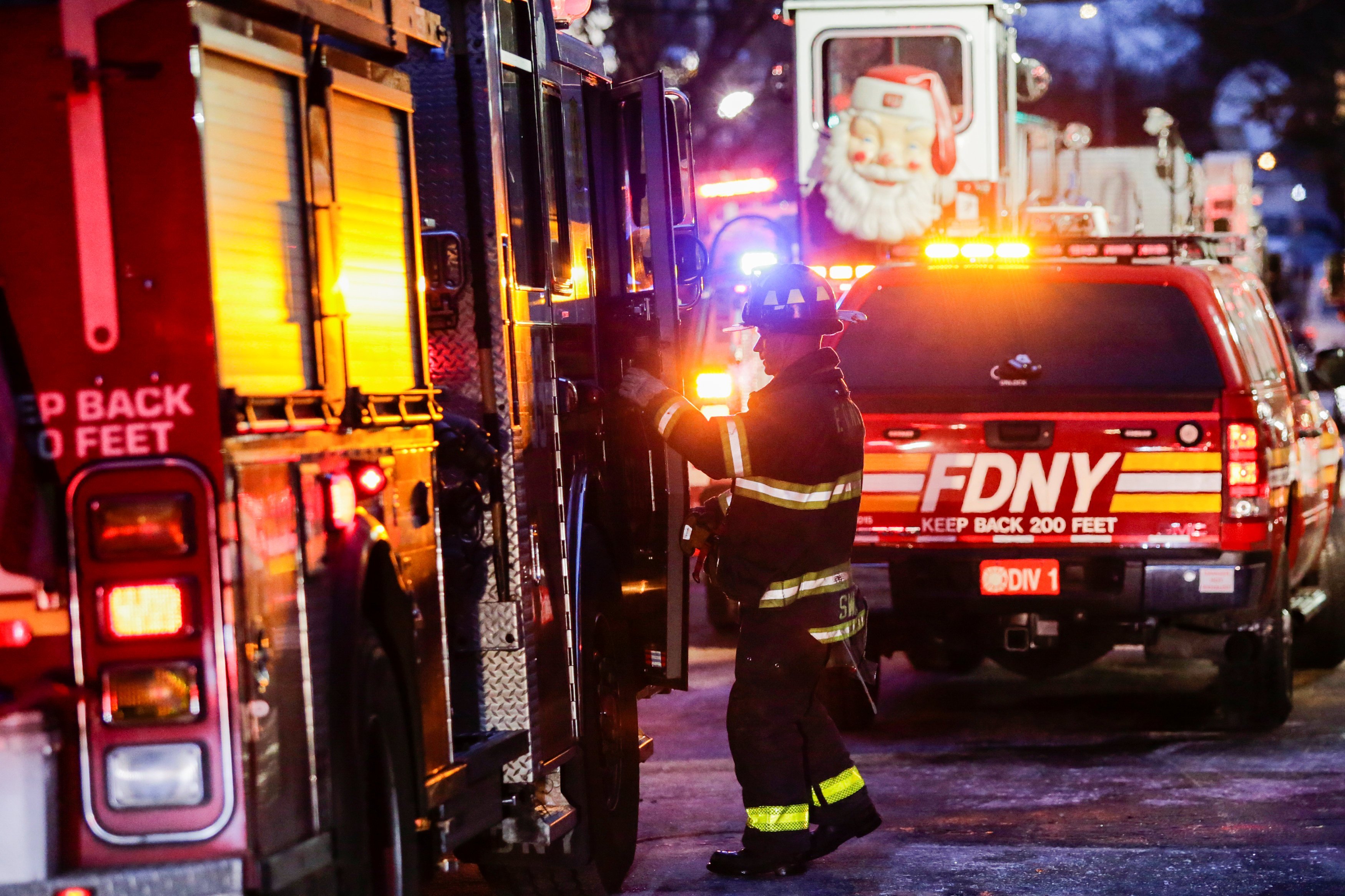 fire department of new york fdny personnel working as fire blaze leaves 14 dead photo reuters