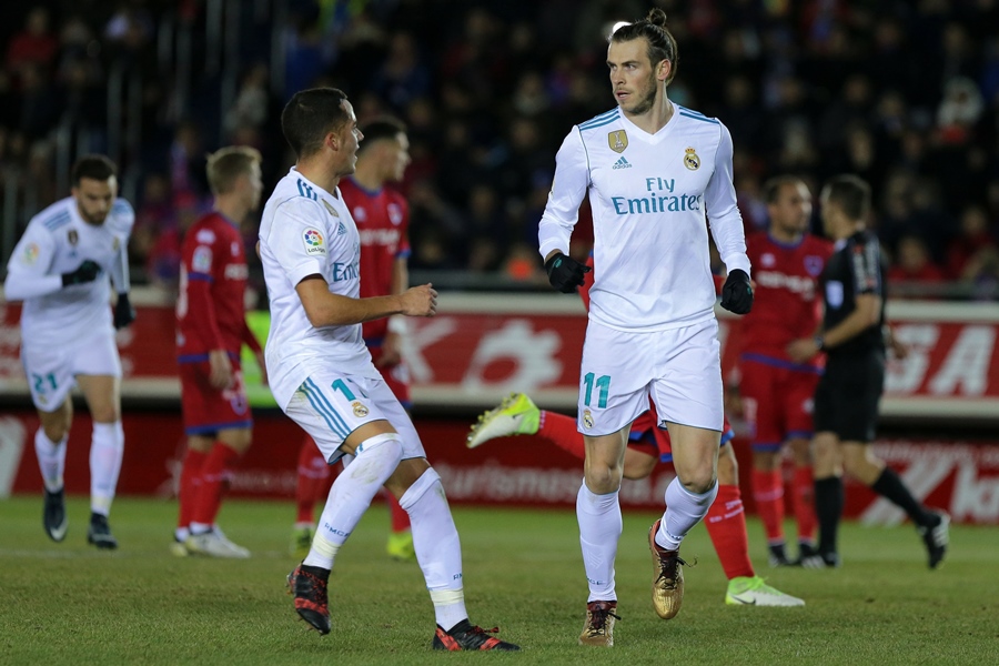 real madrid 039 s welsh forward gareth bale r celebrates a goal with real madrid 039 s spanish midfielder lucas vazquez during the spanish copa del rey king 039 s cup round of 16 first leg football match cd numancia vs real madrid cf at nuevo estadio los pajaritos stadium in soria on january 4 2018 photo afp