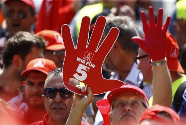 the country s biggest union is demanding a 6 percent wage rise this year for about 3 9 million workers in the sector photo reuters