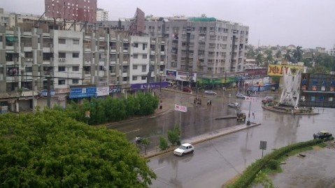 a view of deserted shaheed e millat road in the afternoon photo suhaib jalis ahmed