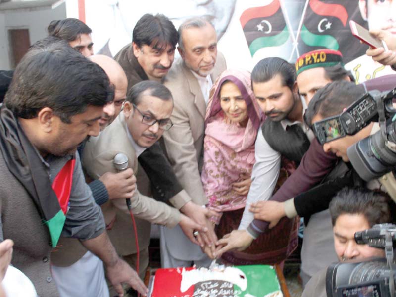 ppp k p leaders cut cake on bhutto s birthday photo express