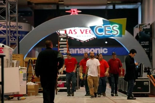 workers walk through las vegas convention center lobby as they prepare for the 2018 ces in las vegas nevada us january 5 2018 photo reuters workers walk through las vegas convention center lobby as they prepare for the 2018 ces in las vegas nevada us january 5 2018 photo reuters