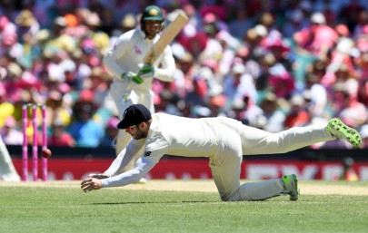 khawaja hits 171 as australia lead in sydney