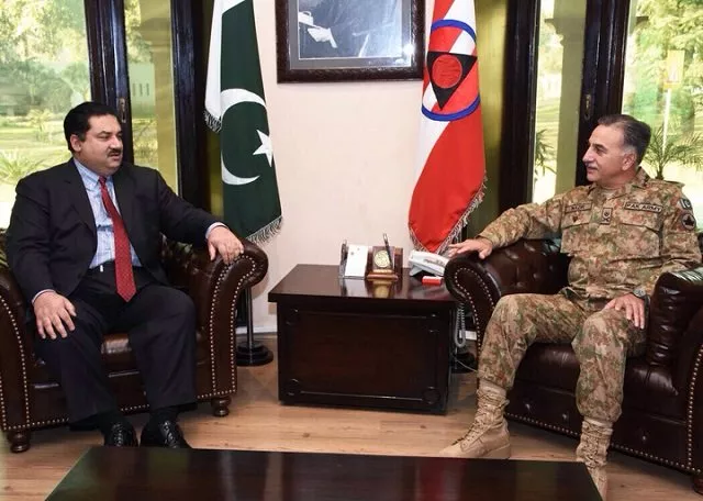 on his arrival at corps hq he laid a floral wreath at yadgar e shuhada and met commander peshawar corps photo ispr on his arrival at corps hq he laid a floral wreath at yadgar e shuhada and met commander peshawar corps photo ispr