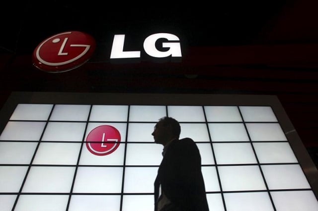 a show attendee passes by the lg booth during the 2009 international consumer electronics show ces in las vegas nevada january 9 2009 photo reuters