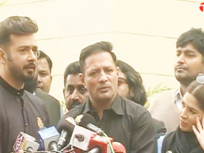 faysal quraishi ayesha omar and nadia hussain join justicforzainab protests in karachi faysal quraishi ayesha omar and nadia hussain join justicforzainab protests in karachi