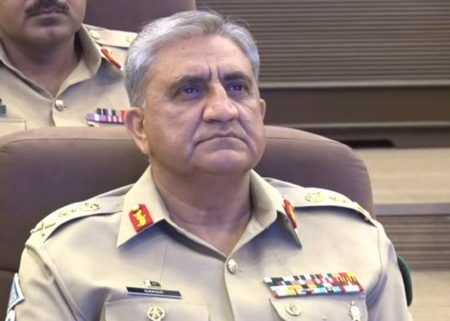 coas gen qama bajwa being briefed at rawalpindi coprs screen grab coas gen qama bajwa being briefed at rawalpindi coprs screen grab