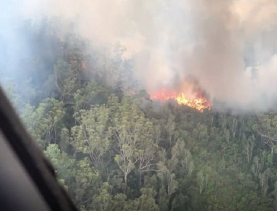 australia bushfire threatens township on world heritage listed fraser island