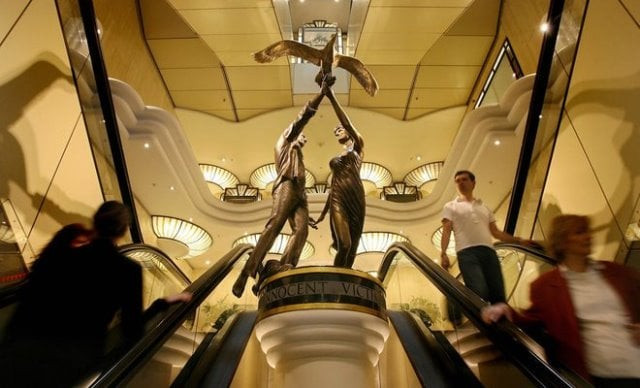 london luxury department store harrods said it was taking down a statue of the late princess diana and her boyfriend dodi fayed photo afp london luxury department store harrods said it was taking down a statue of the late princess diana and her boyfriend dodi fayed photo afp