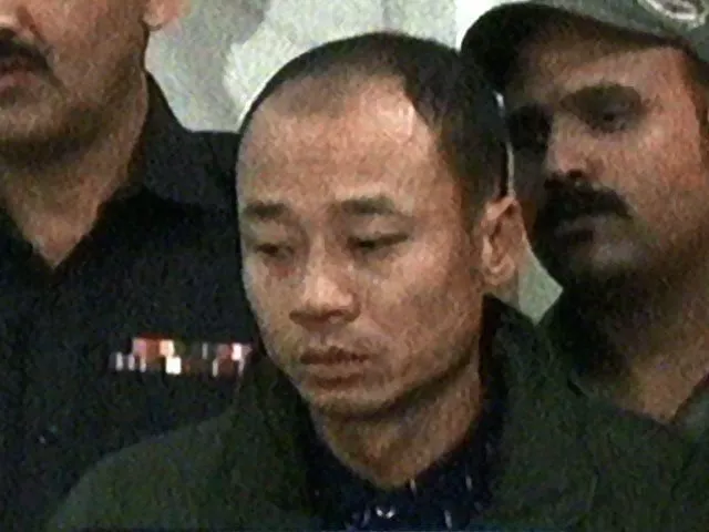 police seized rs650 000 chinese currency three suspects manged to escape photo express police seized rs650 000 chinese currency three suspects manged to escape photo express