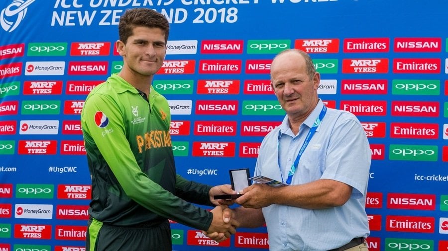 whangarei northland   january 16 shaheen afridi of pakistan l receives the player of the match award from paul tomich chairman of northland cricket at the icc u19 cricket world cup match between pakistan and ireland at cobham oval on january 16 2018 in whangarei new zealand photo courtesy icc