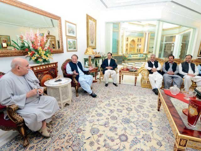 pml n chief nawaz sharif thanks mehmood achakzai and hasil bazinjo for supporting his party in balochistan photo file