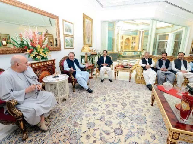 pml n chief nawaz sharif thanks mehmood achakzai and hasil bazinjo for supporting his party in balochistan photo file pml n chief nawaz sharif thanks mehmood achakzai and hasil bazinjo for supporting his party in balochistan photo file