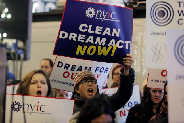 activists demonstrate outside the new york office of sen chuck schumer d ny to ask for the passage of a 039 clean 039 dream act one without additional enforcement or security in new york u s january 10 2018 photo reuters