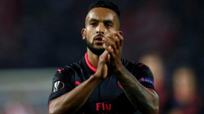 everton sign arsenal winger walcott everton sign arsenal winger walcott