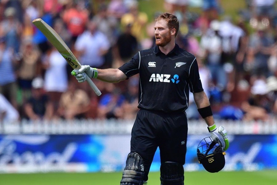 new zealand 039 s martin guptill celebrates 100 runs during the 5th one day international cricket match between new zealand and pakistan at the basin reserve in wellington on january 19 2018 photo afp