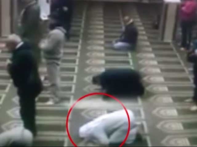 egyptian-man-breathes-his-last-while-prostrating-in-prayer-at-mosque