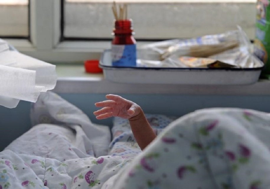 a baby stretches its hand from under a quilt at a local hospital in jiaxing zhejiang province october 25 2011 photo reuters