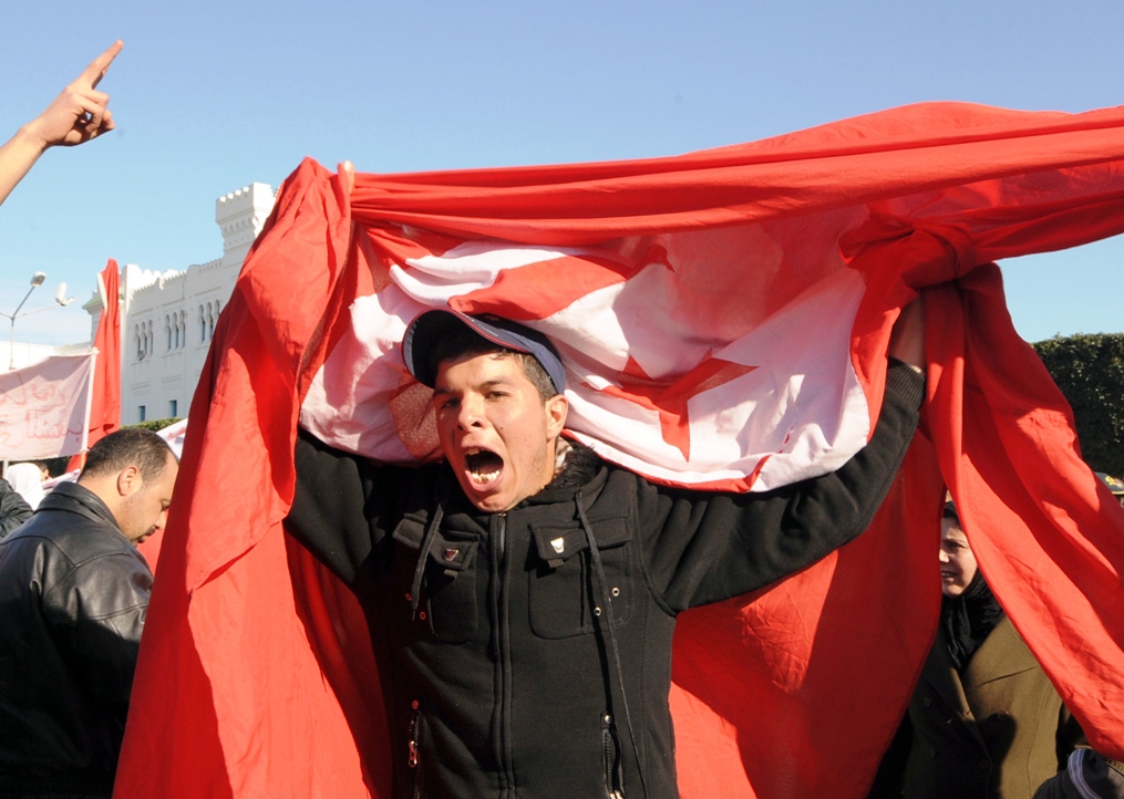 protesters demanding jobs clash with police in tunisian town