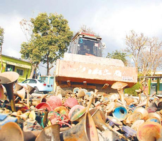 itp takes down pressure horns from public service vehicles photo app