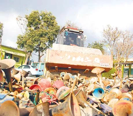 itp takes down pressure horns from public service vehicles photo app