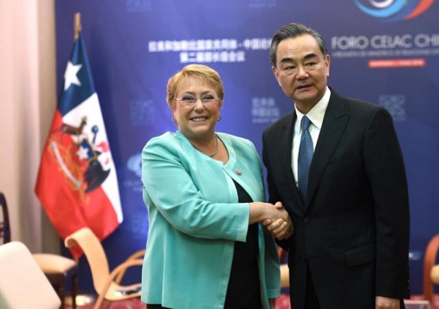 chile 039 s president michelle bachelet and china 039 s foreign minister wang yi meet at china and the community of latin american and caribbean states celac forum in santiago chile photo reuters chile 039 s president michelle bachelet and china 039 s foreign minister wang yi meet at china and the community of latin american and caribbean states celac forum in santiago chile photo reuters