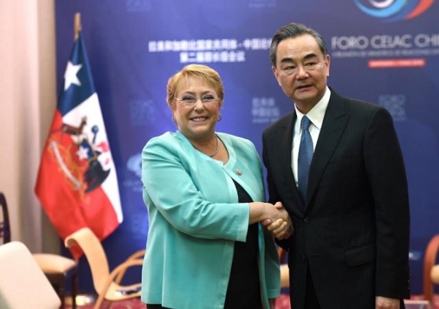 chile 039 s president michelle bachelet and china 039 s foreign minister wang yi meet at china and the community of latin american and caribbean states celac forum in santiago chile photo reuters