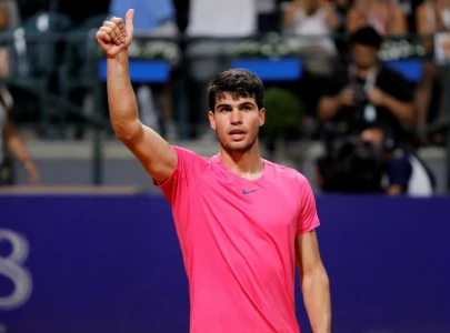 alcaraz makes winning return alcaraz makes winning return