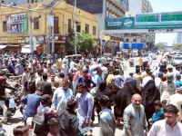 govt employees protest over pay freeze paralysing traffic