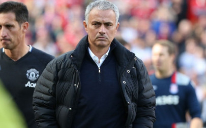 mourinho signs contract extension with united