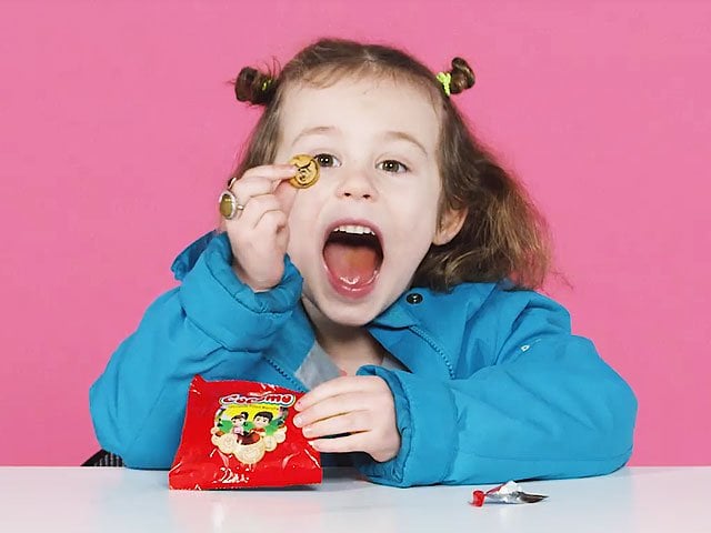 american kids try pakistani snacks for the first time and their reactions are just too cute
