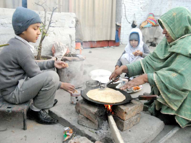 a mother cooks breakfast on firewood in an area hit by gas shortage photo waseem imran express a mother cooks breakfast on firewood in an area hit by gas shortage photo waseem imran express