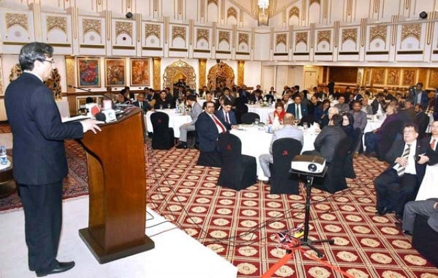 app106 26 islamabad january 26   federal minister for commerce mohammad pervaiz malik addressing the participants of the pakistan indonesia business forum app
