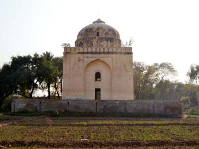 one man papers over cracks of shaikh imamuddin s tomb