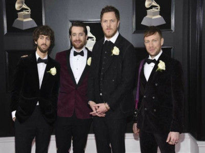 celebrities wear white roses at the grammy s in support of gender equality celebrities wear white roses at the grammy s in support of gender equality