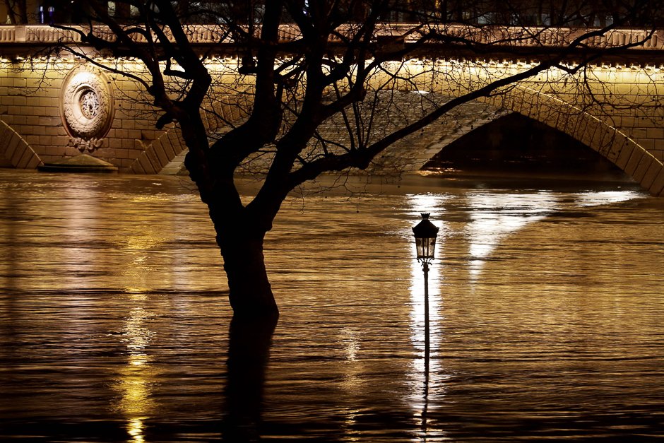 flooded banks of the seine river in paris photo afp