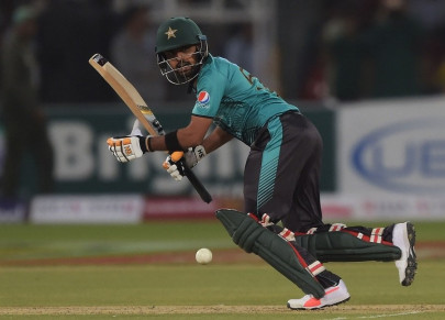 babar claims top spot in t20i rankings