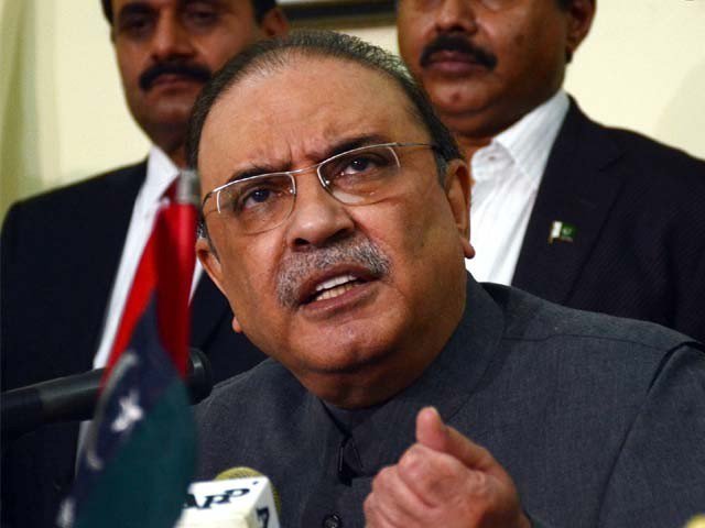 nawaz sharif is politicking to gain popularity says asif ali zardari