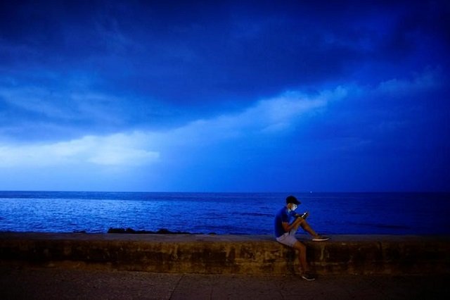 a man connects to an internet hotspot at the sea front at the malecon in havana cuba august 4 2017 photo reuters