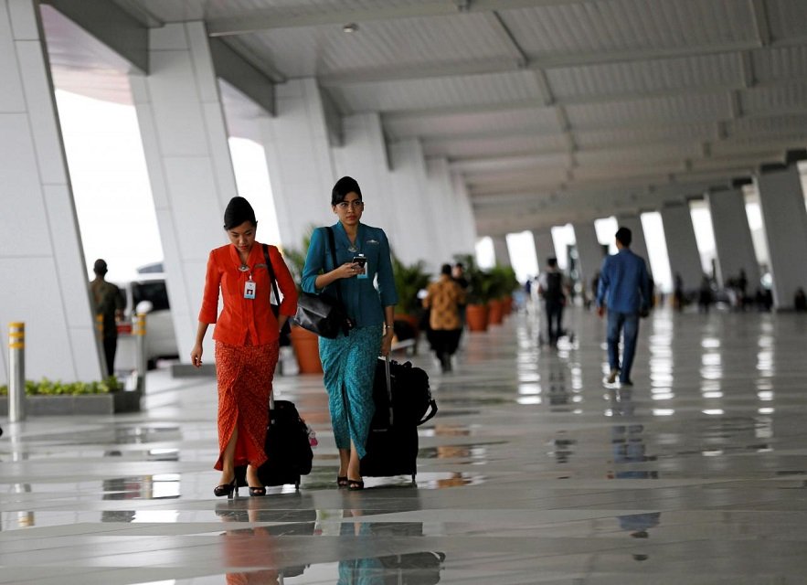 garuda indonesia flight attendants arrive at terminal 3 at soekarno hatta airport in jakarta indonesia august 9 2016 photo reuters file