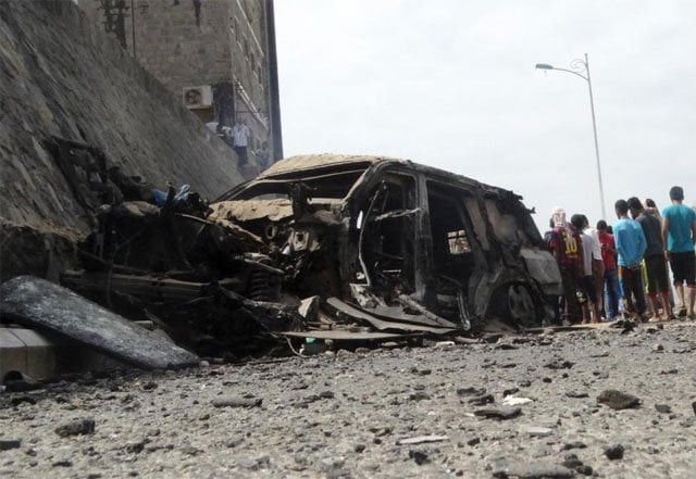 car travelling to karachi rams into passenger coach in mastung photo reuters car travelling to karachi rams into passenger coach in mastung photo reuters