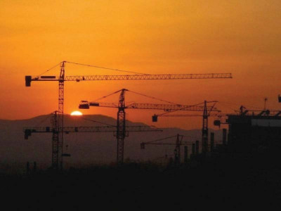 govt cuts financing for about 400 development projects