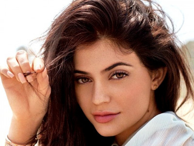 kylie jenner announces birth of baby girl kylie jenner announces birth of baby girl