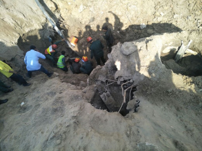 rescue teams evacuate labourers trapped in rubble of under construction plaza rescue teams evacuate labourers trapped in rubble of under construction plaza