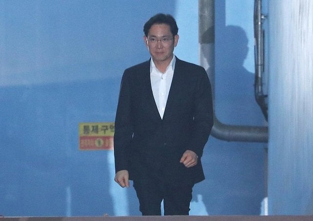samsung vice chairman jay y lee leaves a court in seoul south korea february 5 2018 photo reuters samsung vice chairman jay y lee leaves a court in seoul south korea february 5 2018 photo reuters