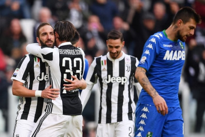higuain hits hat trick in sassuolo rout