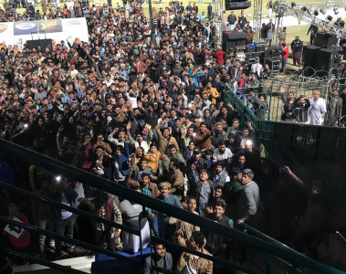 malik twists ankle but recovers to play full match