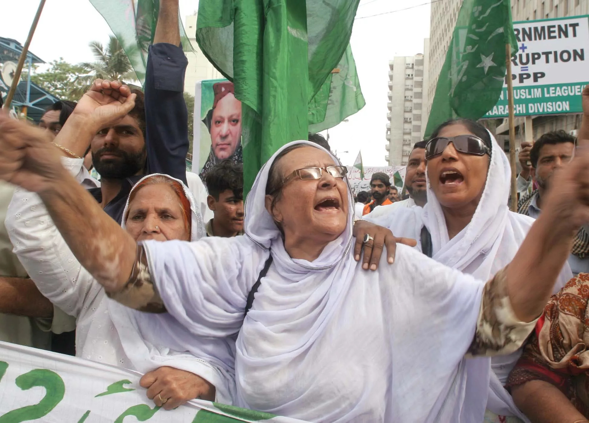 pml n wokers take part in the rally in karachi photo athar khan pml n wokers take part in the rally in karachi photo athar khan