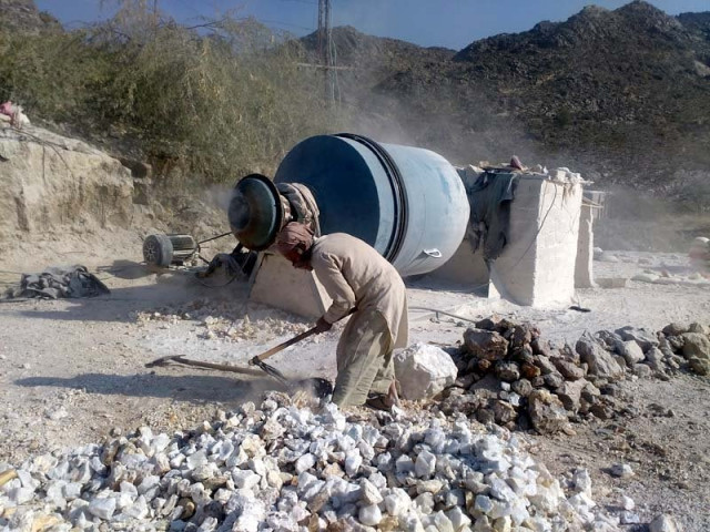 a labourer engaged in clearing crushed stones in shabqadar photo express a labourer engaged in clearing crushed stones in shabqadar photo express