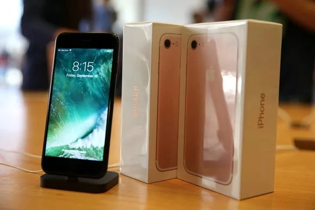 the new iphone 7 smartphone goes on sale inside an apple store in los angeles california us september 16 2016 photo reuters the new iphone 7 smartphone goes on sale inside an apple store in los angeles california us september 16 2016 photo reuters